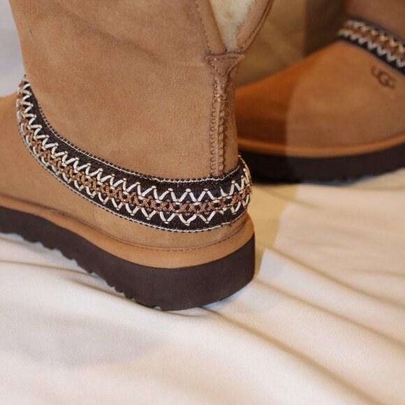 UGG WOMEN'S CLASSIC SHORT CRESCENT SUEDE SHEARLING LINED BOOTS CHESTNUT - Picture 5 of 7